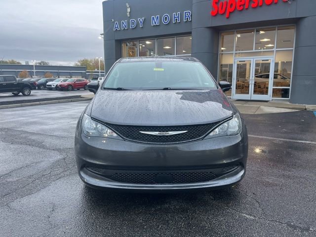 Used 2022 Chrysler Voyager LX image 14