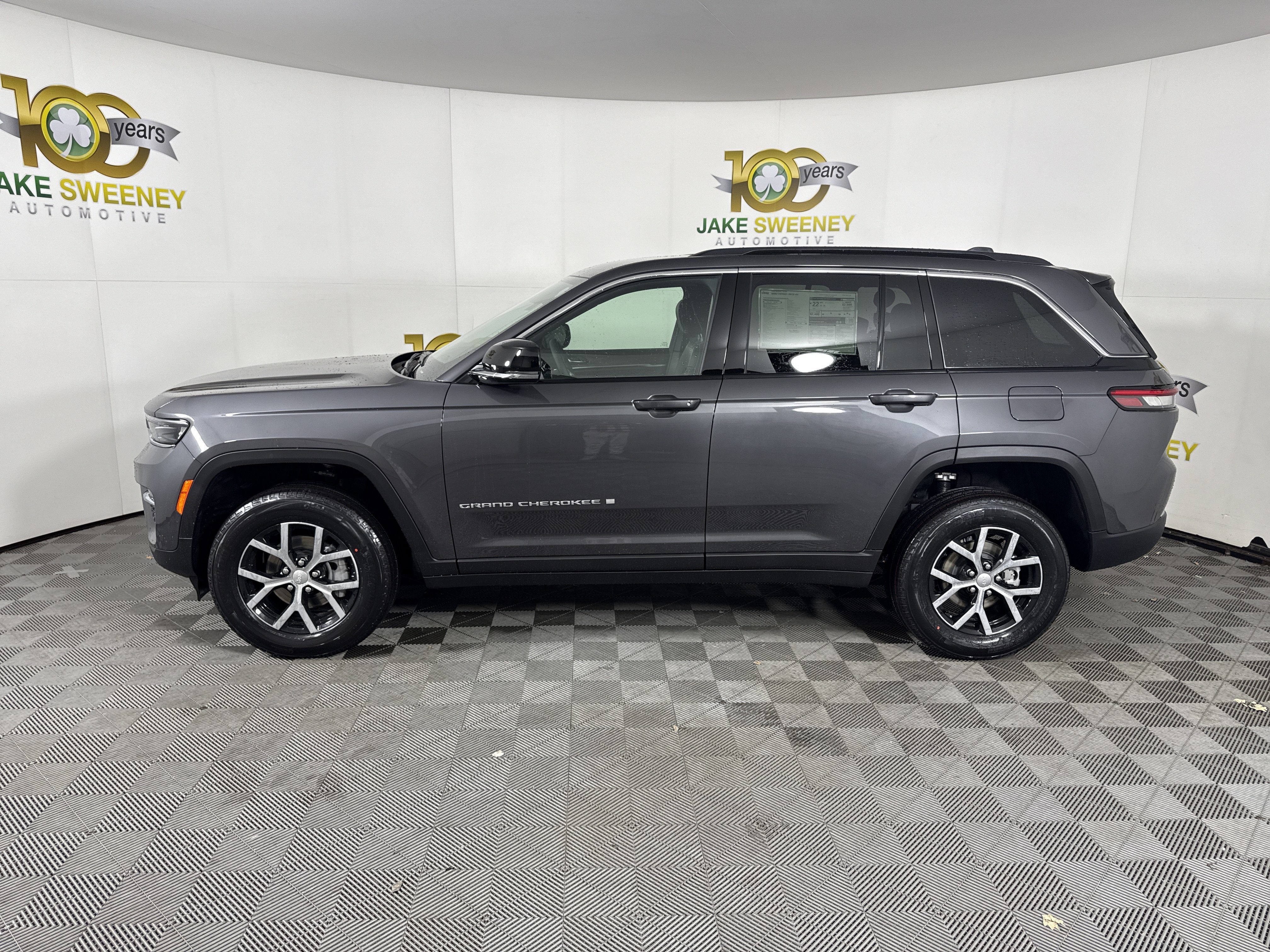 New 2025 Jeep Grand Cherokee Limited AWD/4WD image 5