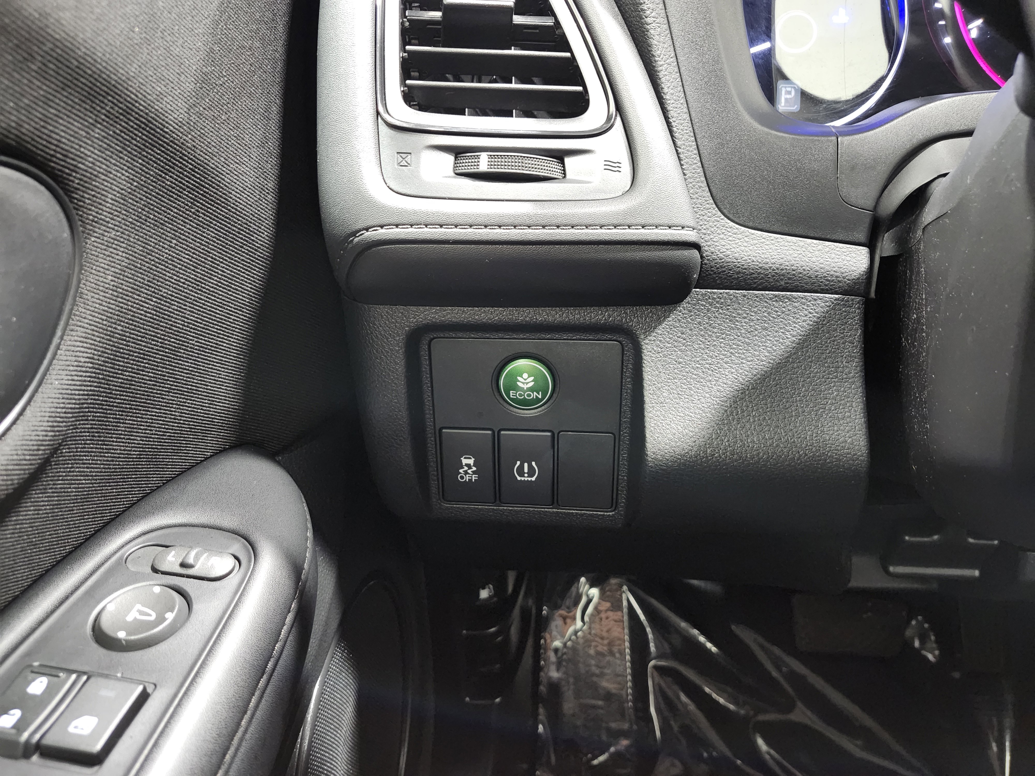 Used 2018 Honda HR-V LX image 8
