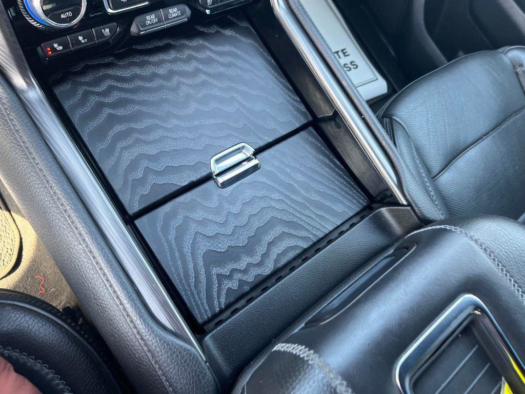 Used 2023 GMC Yukon Denali AWD/4WD image 16