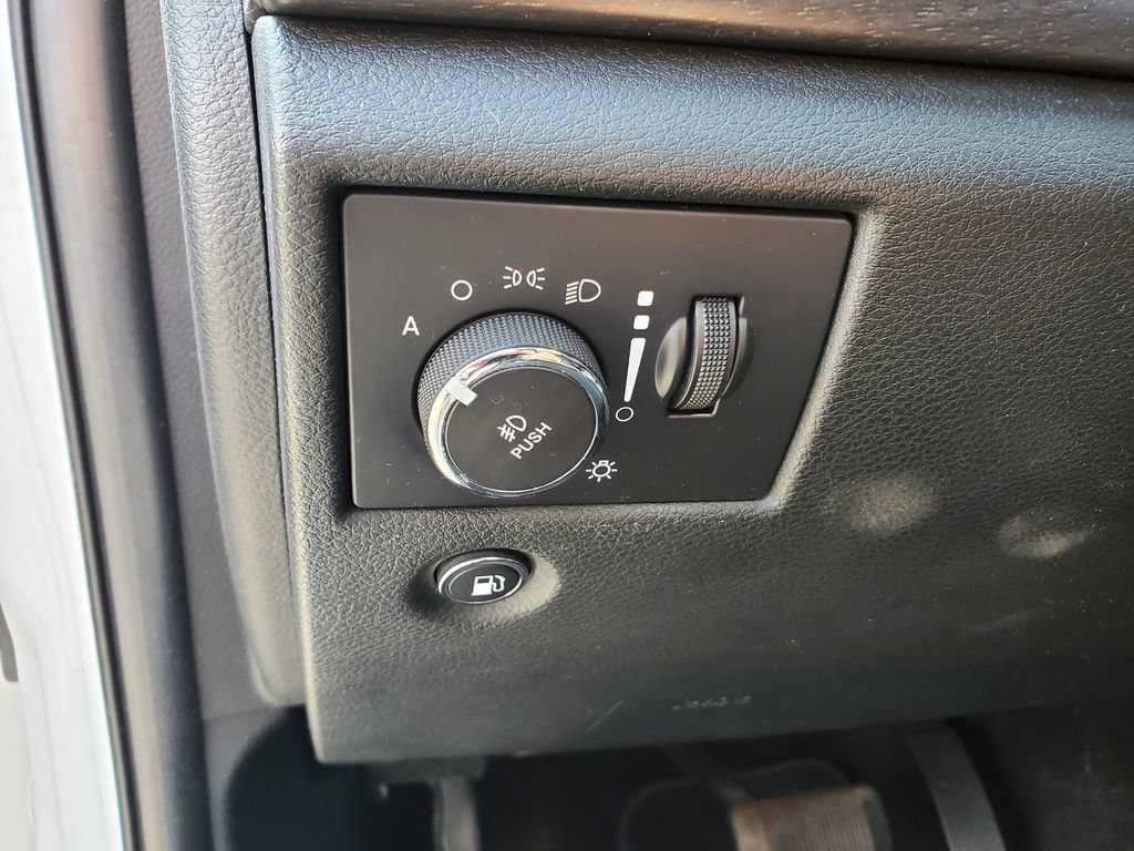 Used 2015 Jeep Grand Cherokee Laredo RWD image 16