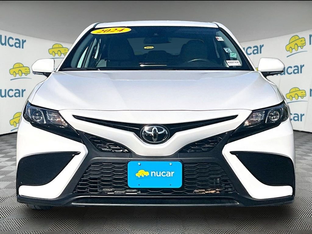 Used 2024 Toyota Camry SE AWD/4WD image 2