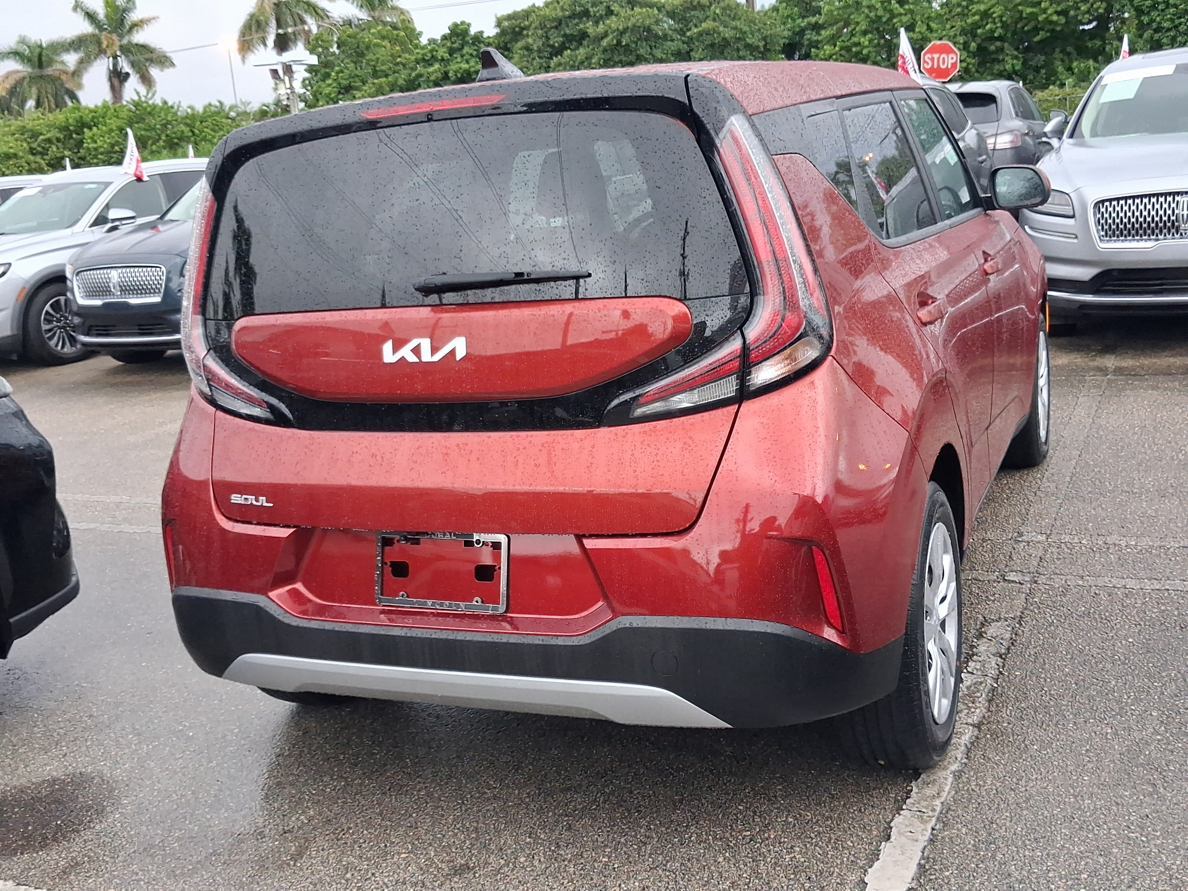 Used 2023 Kia Soul LX FWD image 4
