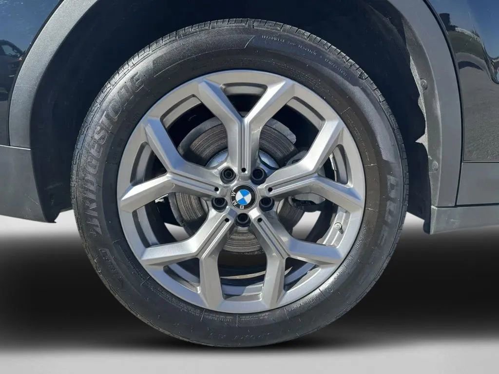 Used 2024 BMW X3 xDrive30i w/ Premium Essential Package image 27