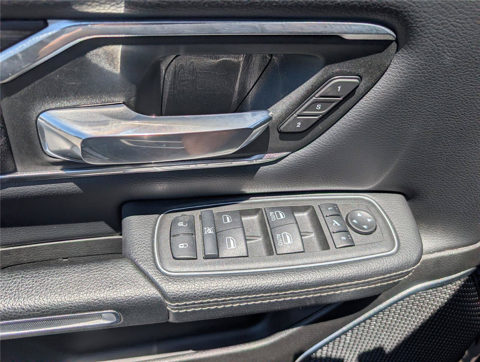 Used 2023 RAM 1500 Laramie AWD/4WD image 19
