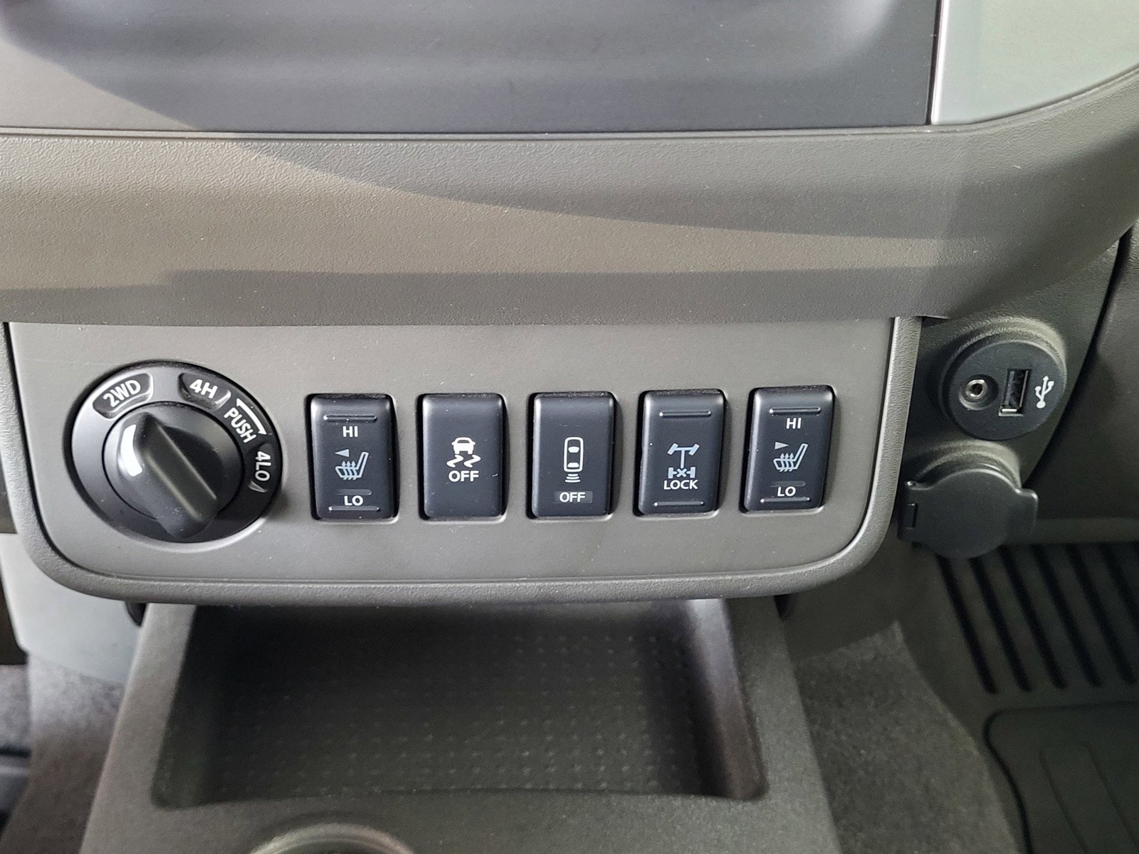 Certified 2020 Nissan Frontier PRO-4X w/ Pro-4x Utility Package AWD/4WD image 14