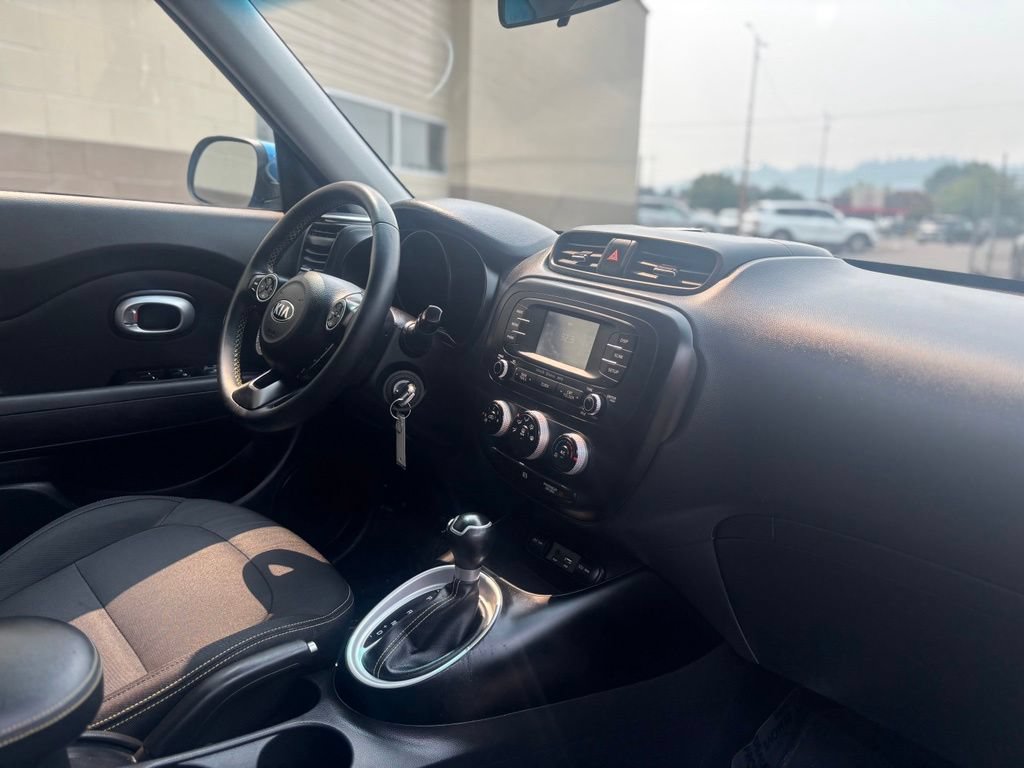 Used 2016 Kia Soul + w/ Designer's Package FWD image 10