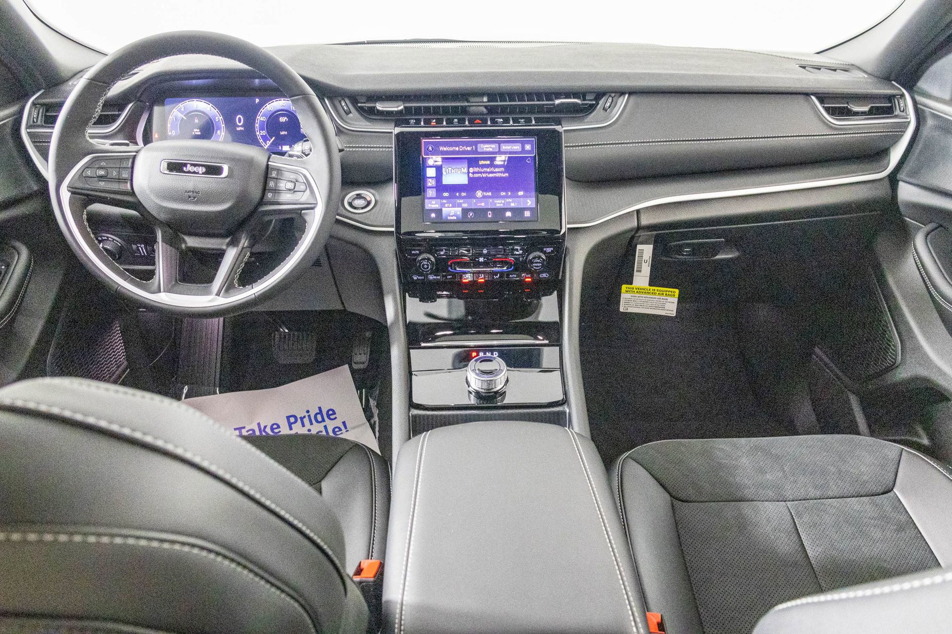 New 2025 Jeep Grand Cherokee Altitude image 3