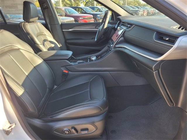 New 2025 Jeep Grand Cherokee Limited image 16
