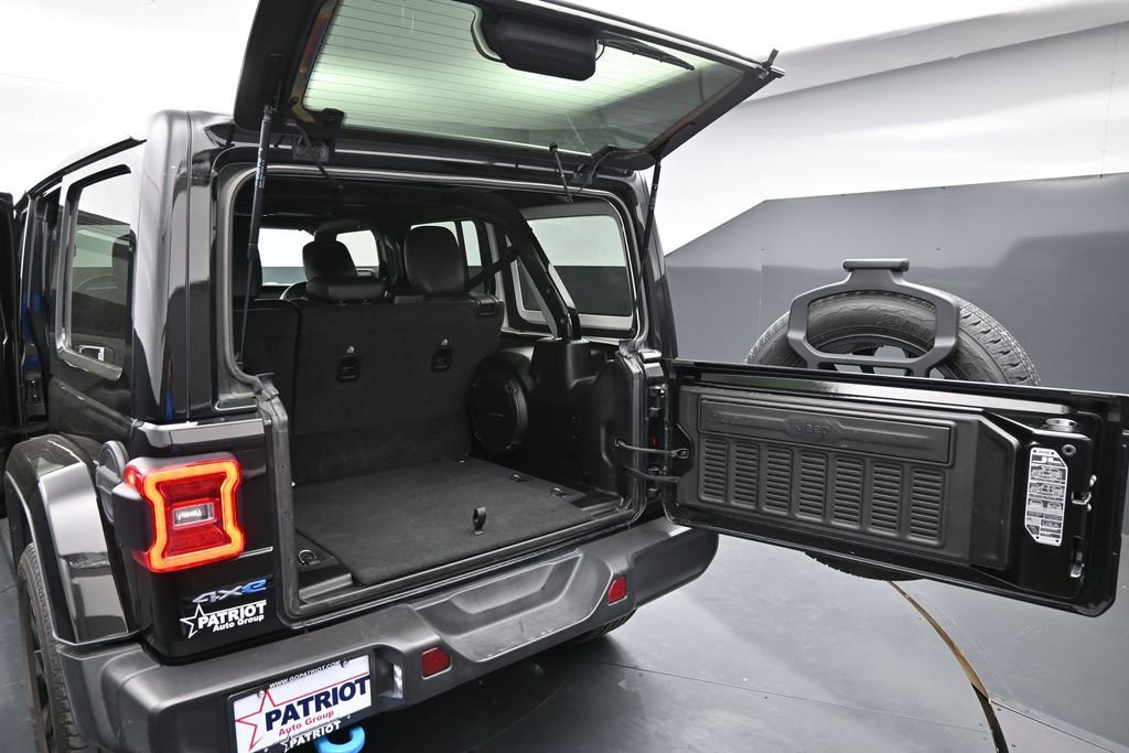 Used 2022 Jeep Wrangler Unlimited Sahara w/ Cold Weather Group AWD/4WD image 31