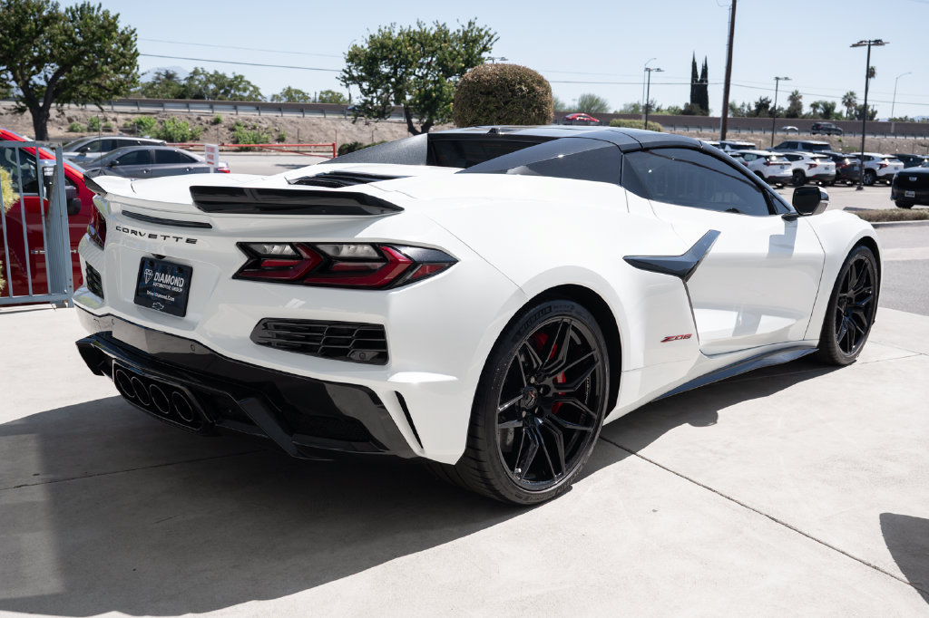 Used 2024 Chevrolet Corvette Z06 w/ Stealth Interior Trim Package RWD image 3