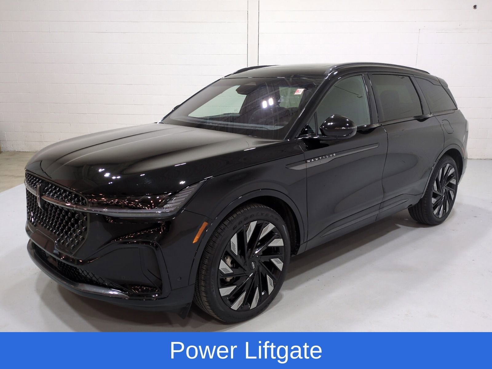 Used 2024 Lincoln Nautilus Reserve w/ Equipment Group 203A AWD/4WD image 7