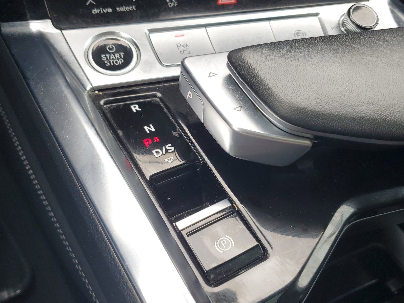 Used 2023 Audi e-tron Premium Plus w/ Premium Plus Package AWD/4WD image 27