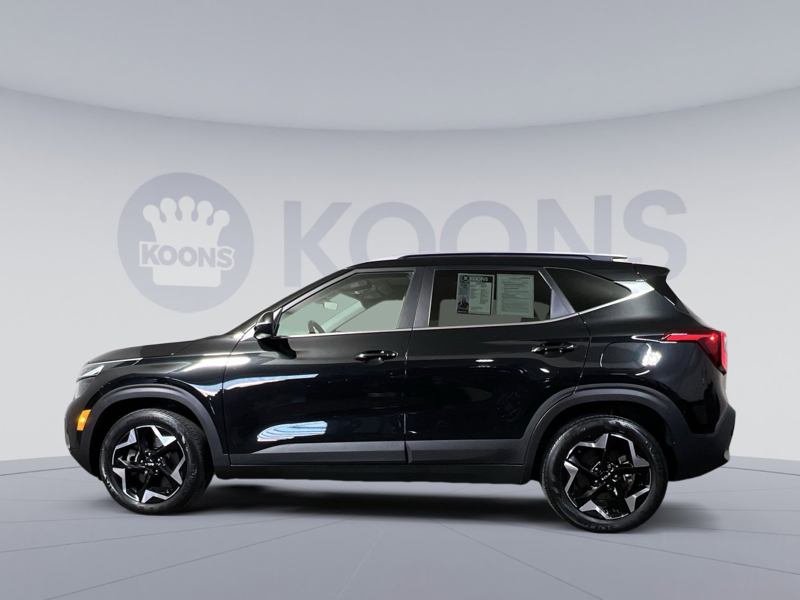 Used 2024 Kia Seltos EX image 2