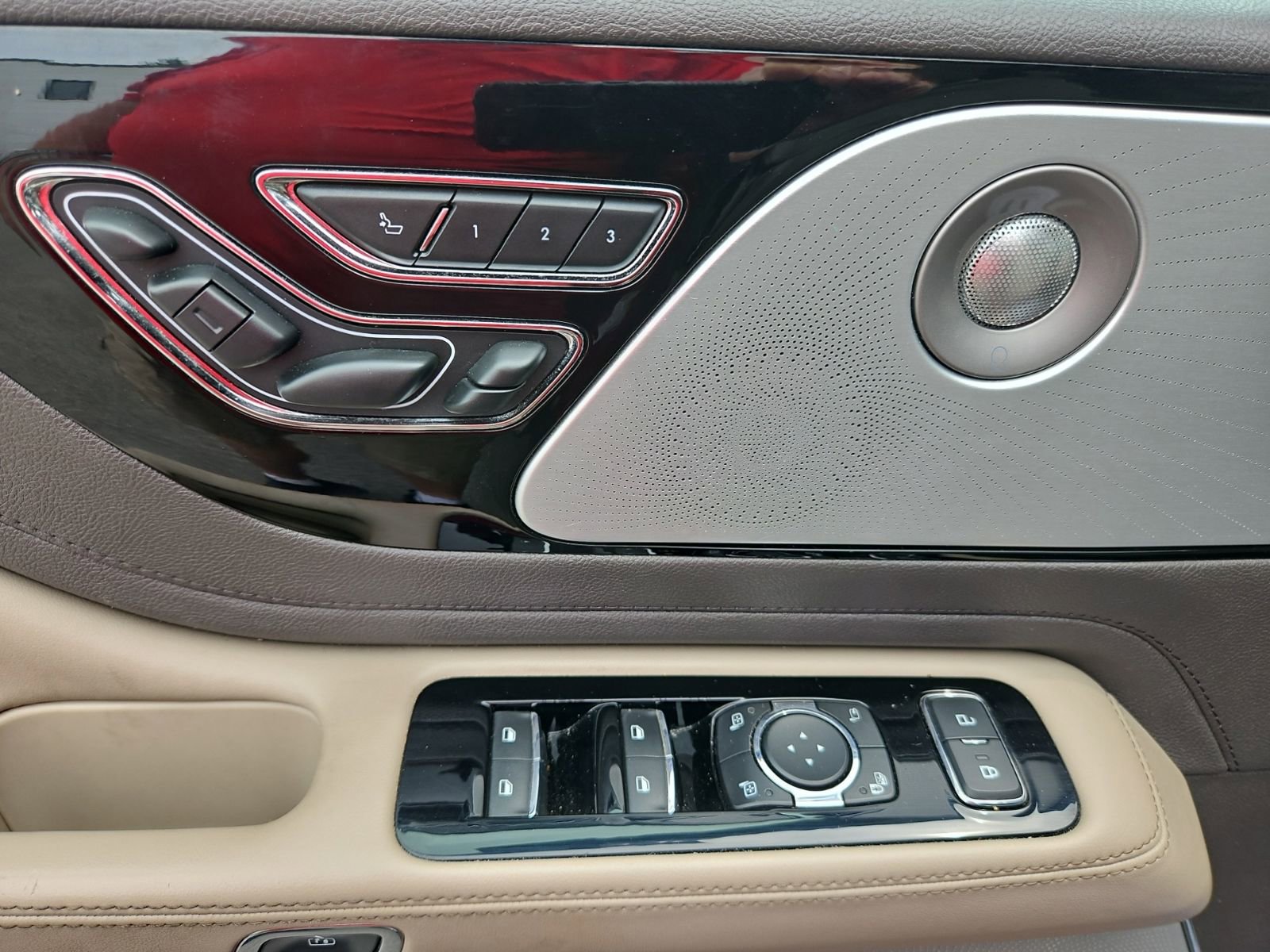 Used 2020 Lincoln Aviator Reserve w/ Equipment Group 201A AWD/4WD image 16