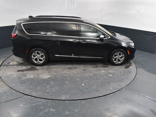 Used 2023 Chrysler Pacifica Limited image 47
