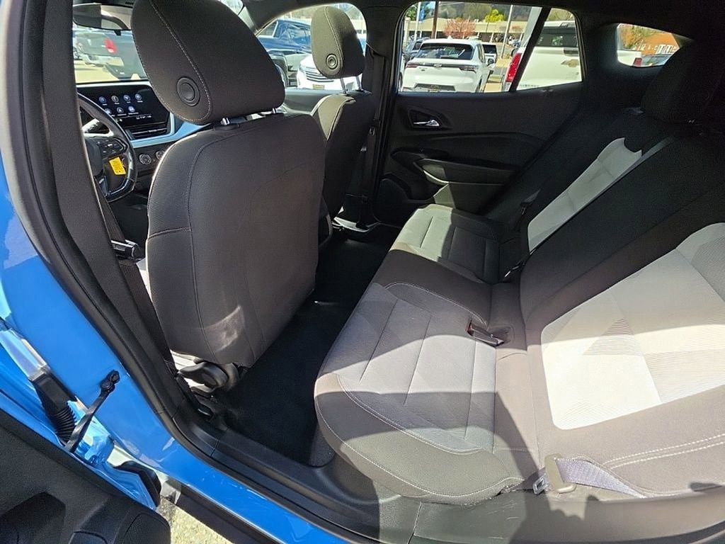 Used 2024 Chevrolet Trax RS w/ Sunroof Package image 26