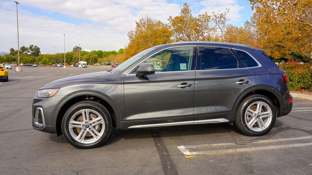 Used 2022 Audi Q5 e Premium w/ Convenience Package image 11