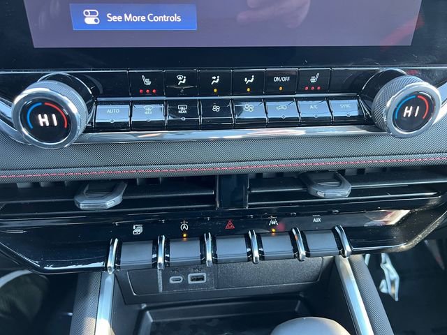 Used 2025 Chevrolet Colorado Z71 w/ Technology Package image 27