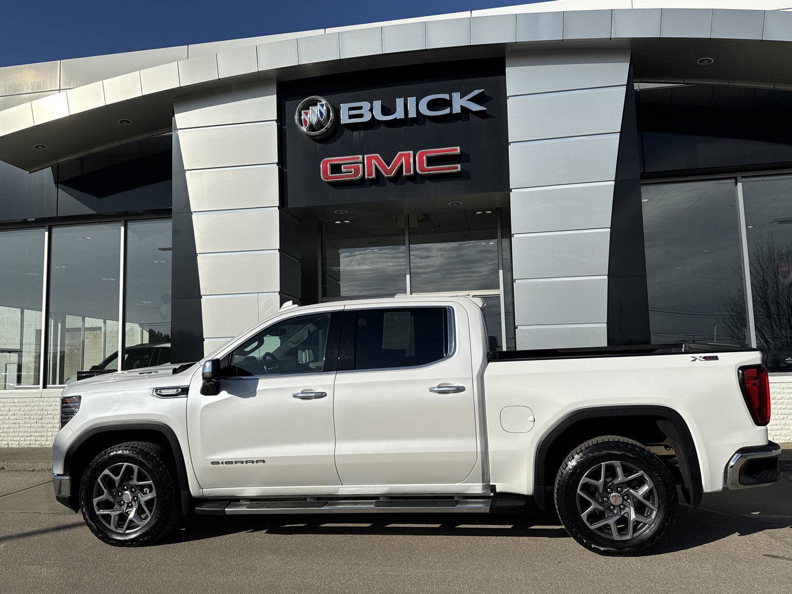 Used 2023 GMC Sierra 1500 SLT w/ SLT Premium Package AWD/4WD image 12