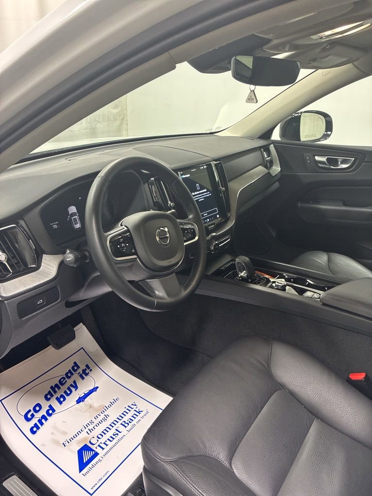 Used 2025 Volvo XC60 B5 Plus image 12