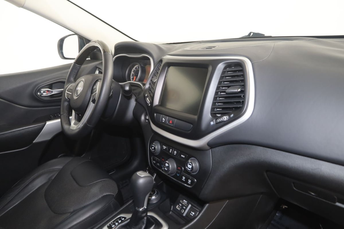 Used 2018 Jeep Cherokee Overland AWD/4WD image 36