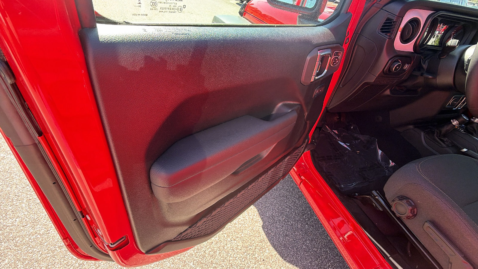 Used 2025 Jeep Wrangler Sport S image 14