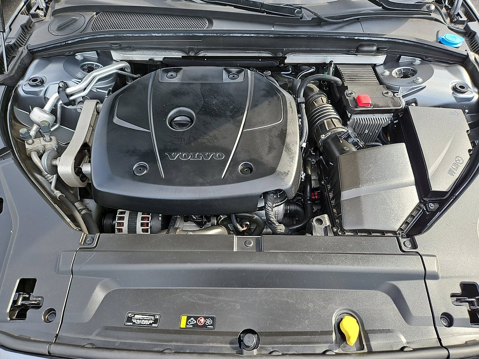 Used 2020 Volvo S90 T6 R-Design image 27