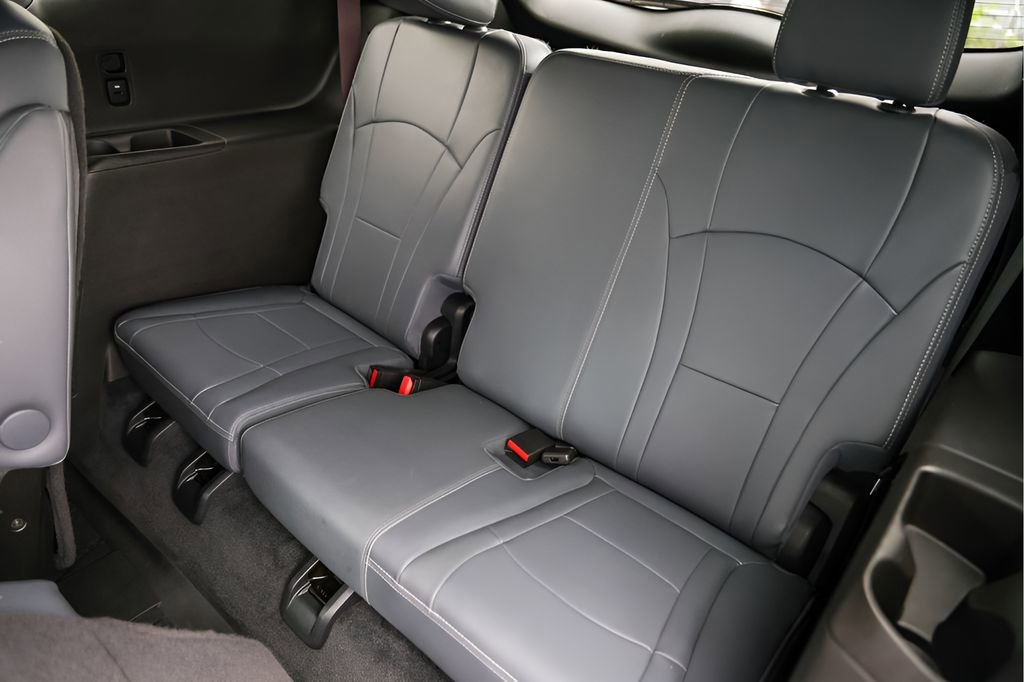Used 2023 Buick Enclave Essence w/ Experience Buick Package image 28