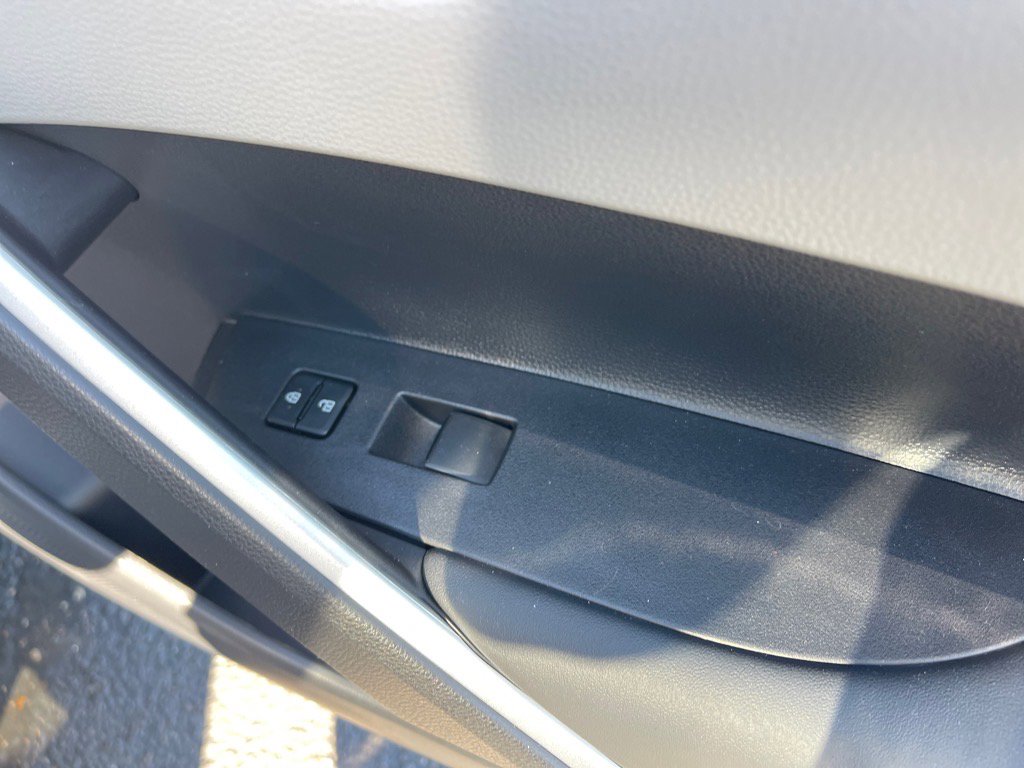 Used 2026 Toyota Corolla Cross L image 20