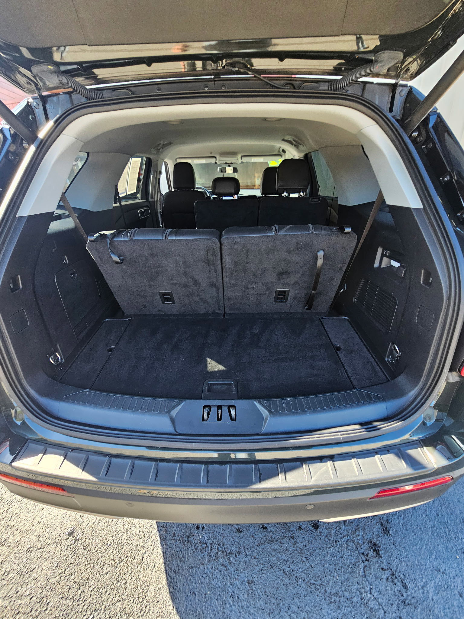 Used 2022 Ford Explorer XLT w/ Equipment Group 202A image 12