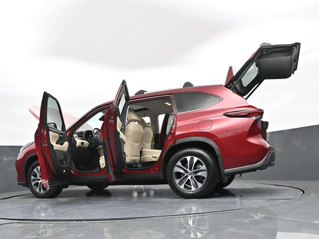 Certified 2024 Toyota Highlander XLE image 52