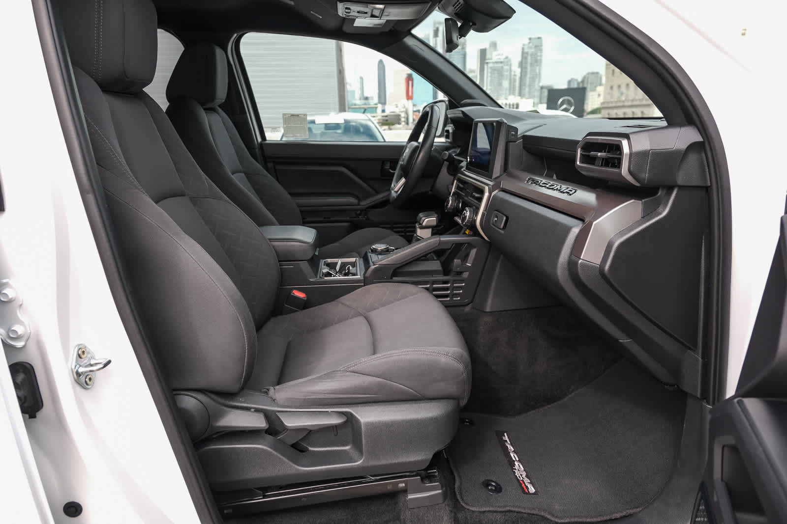 Certified 2024 Toyota Tacoma SR5 AWD/4WD image 18
