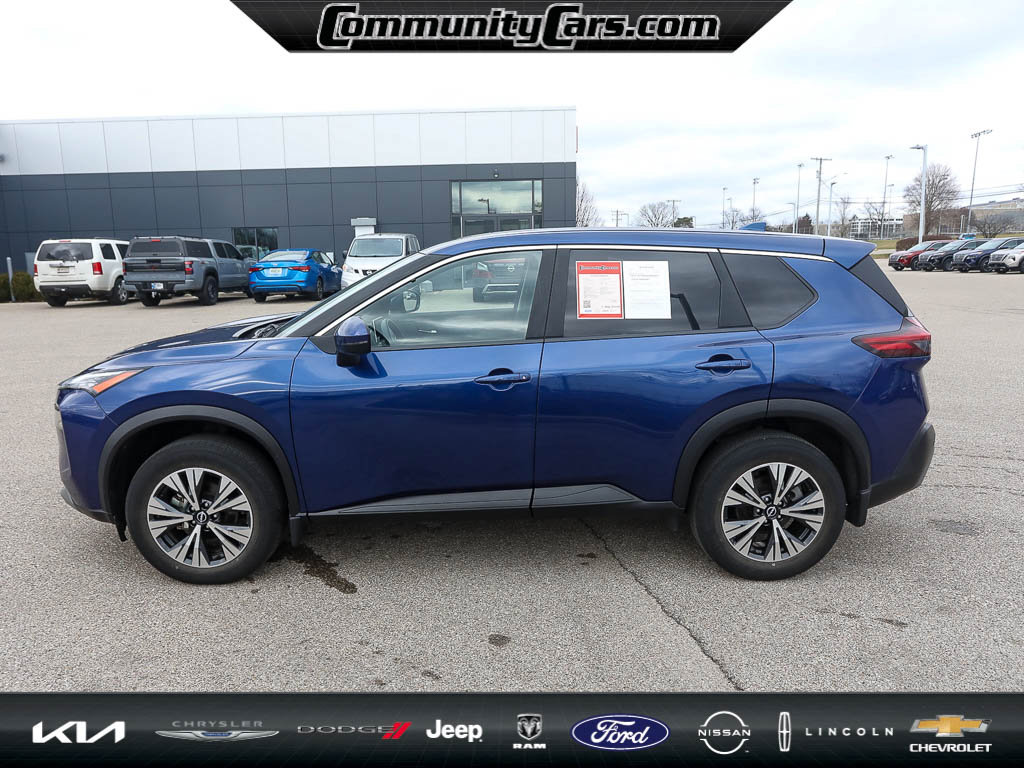 Used 2023 Nissan Rogue SV image 3