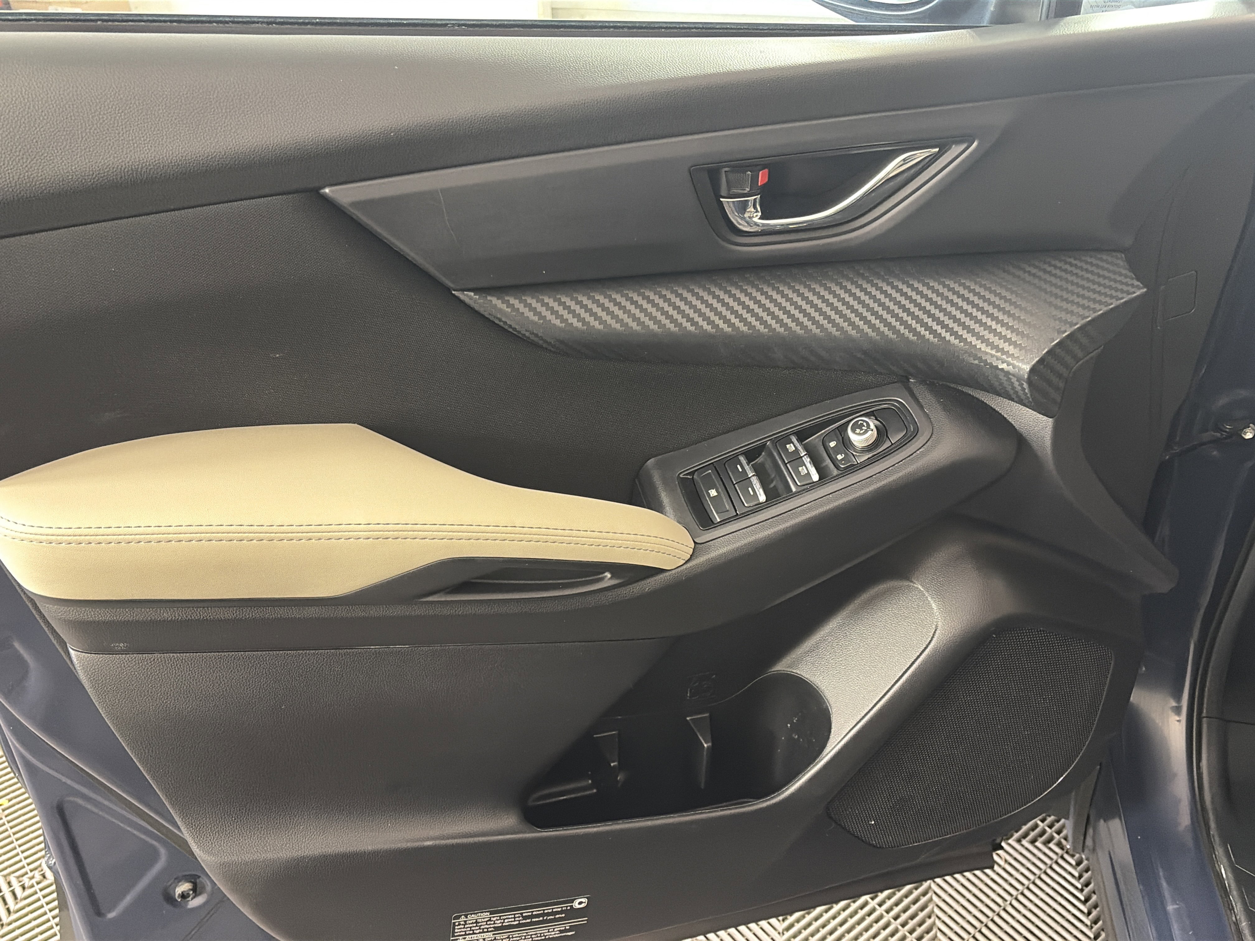 Used 2024 Subaru Ascent Premium w/ Convenience Package image 12