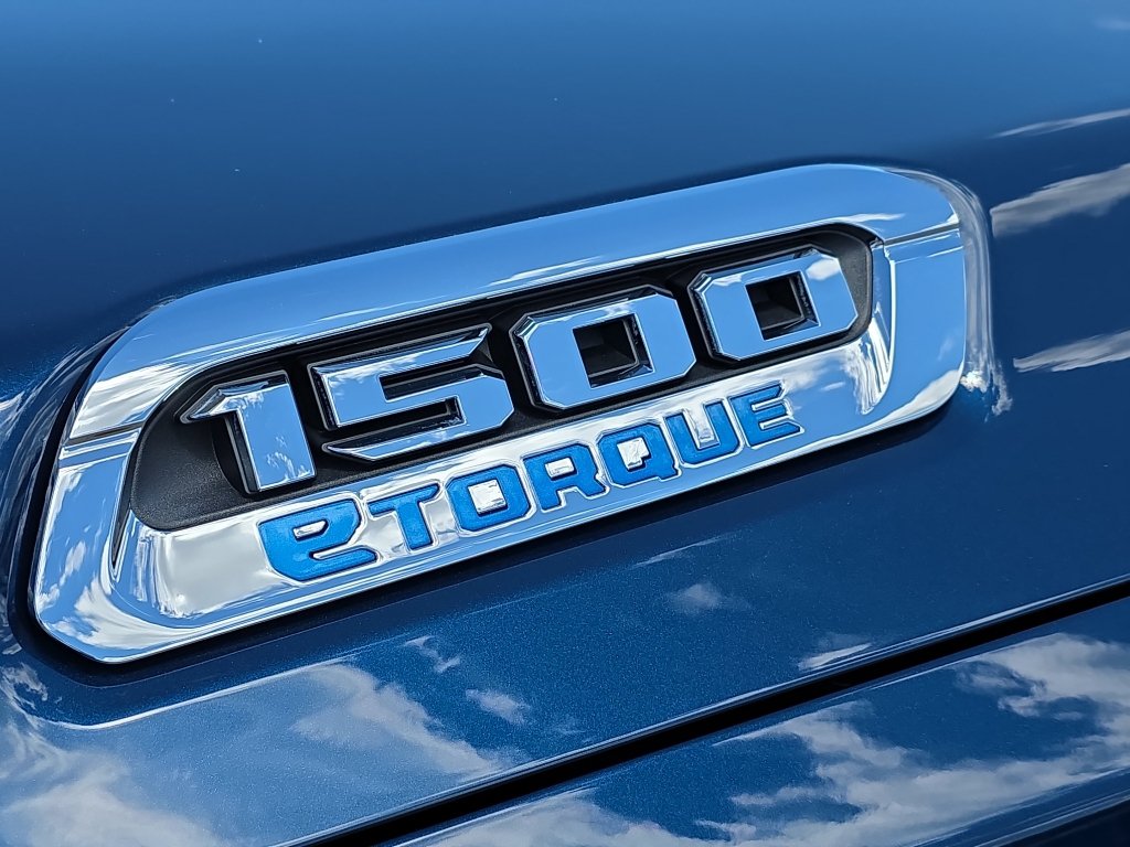 Used 2022 RAM 1500 Big Horn AWD/4WD image 3