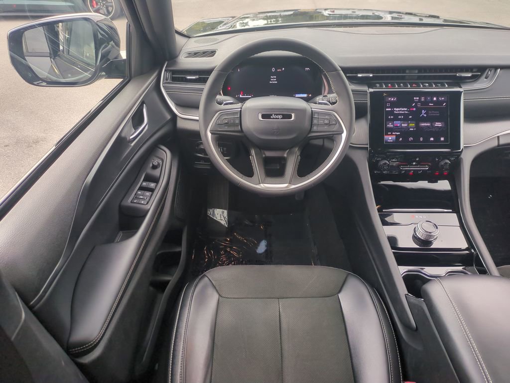 Used 2023 Jeep Grand Cherokee Altitude AWD/4WD image 18
