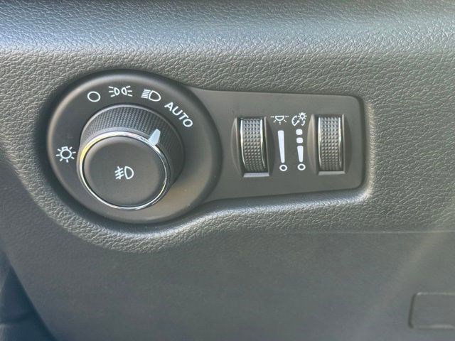 New 2026 Chrysler Pacifica Select image 11