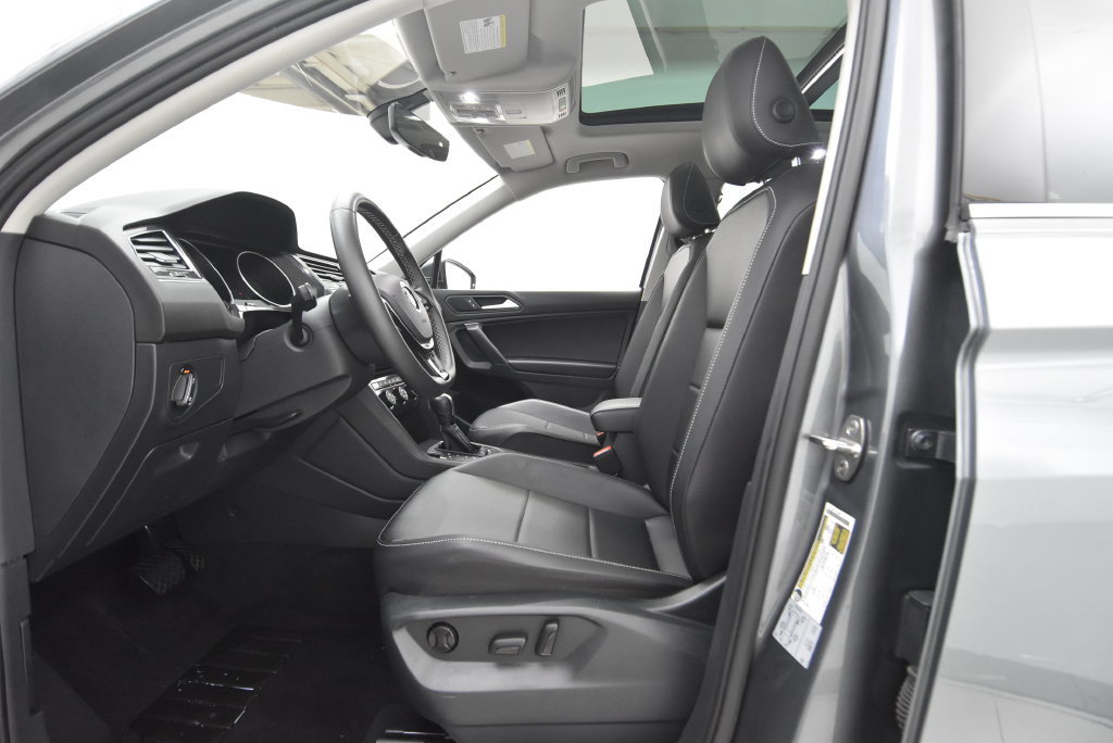 Used 2021 Volkswagen Tiguan SE w/ Panoramic Sunroof Package AWD/4WD image 26