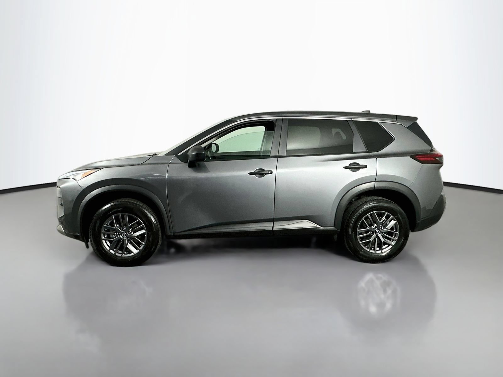 Used 2023 Nissan Rogue S AWD/4WD image 5