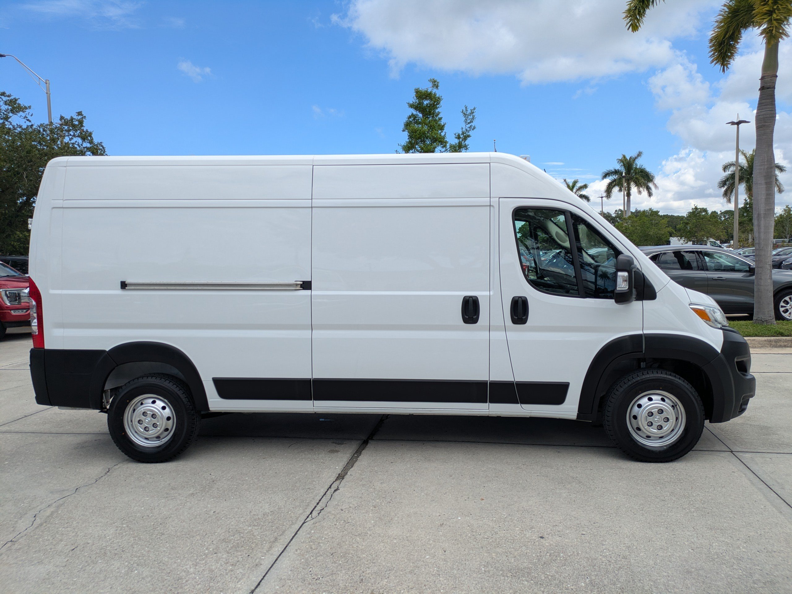 Used 2025 RAM ProMaster 2500 w/ Convenience Group FWD image 3
