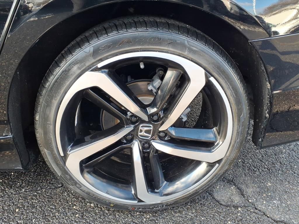 Used 2018 Honda Accord Sport image 17