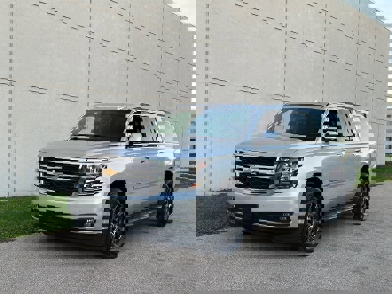 Used 2015 Chevrolet Suburban LT w/ Luxury Package image 3