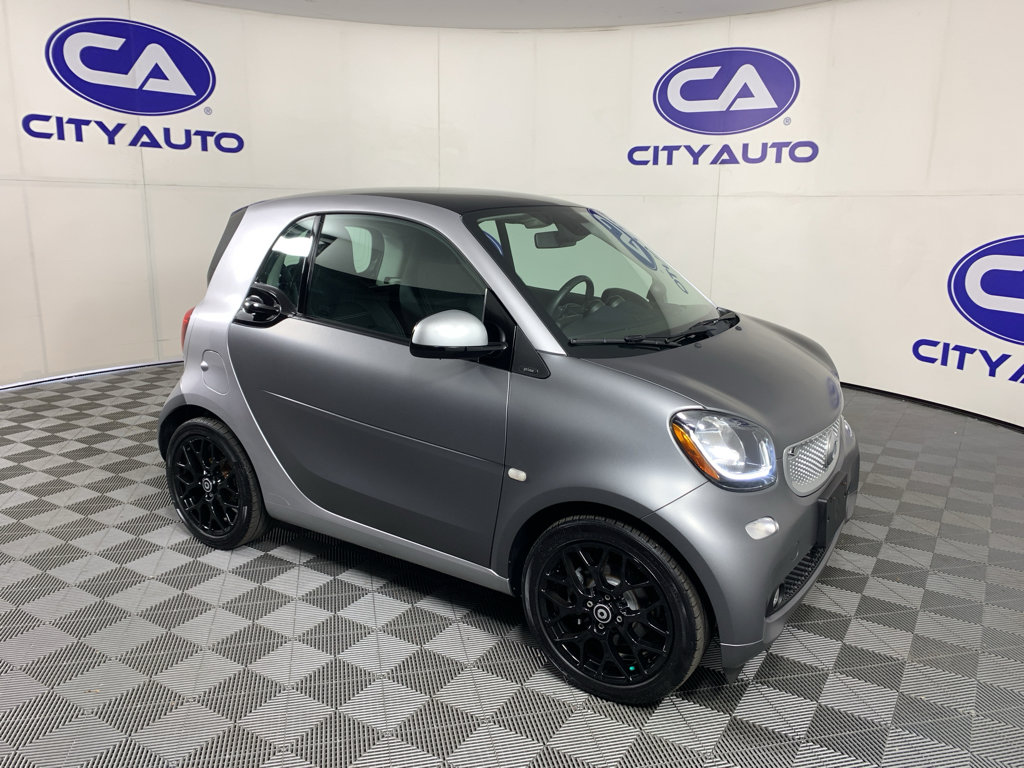 Used 2016 smart fortwo Prime RWD video 1