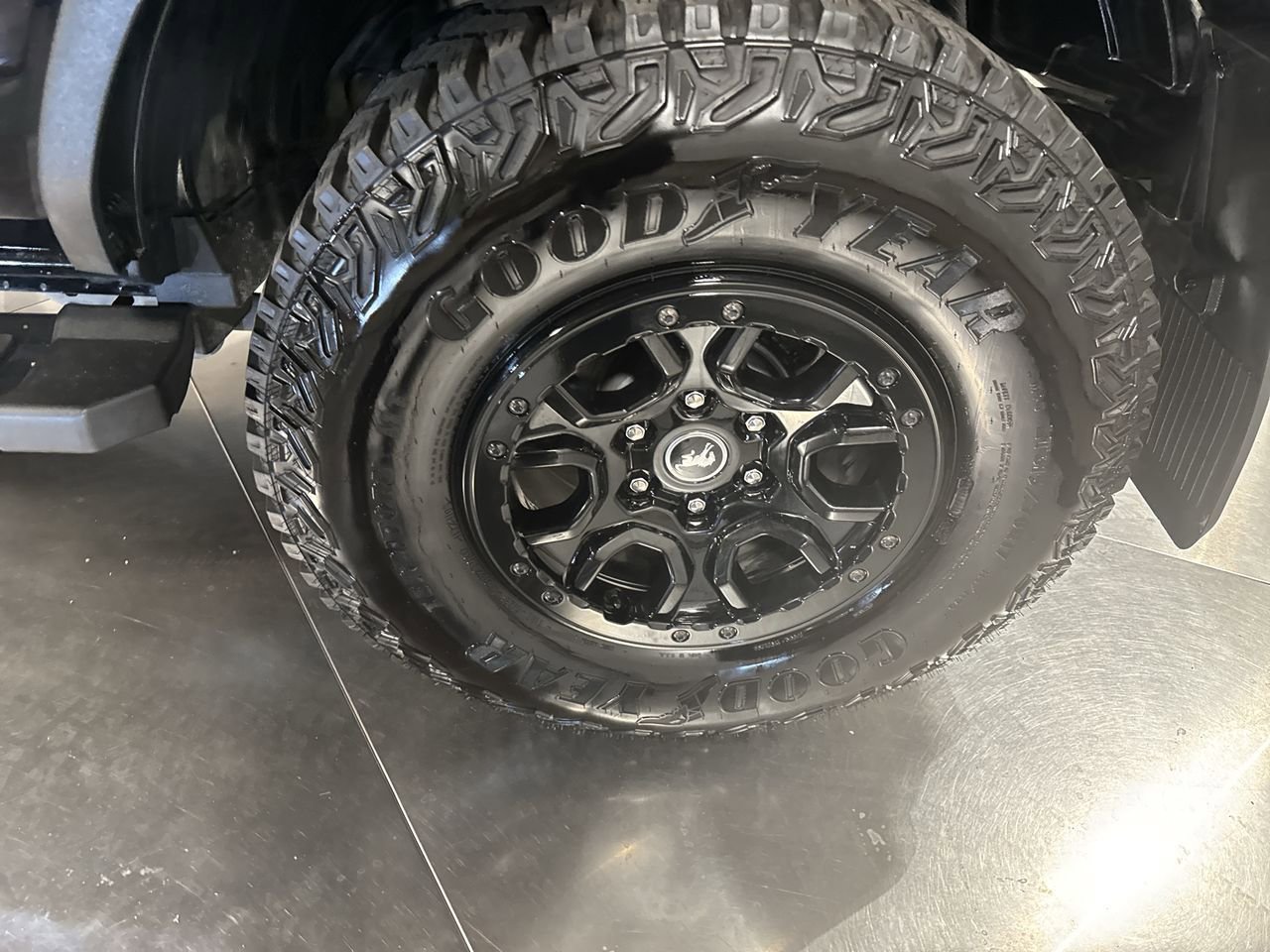 Used 2023 Ford Bronco Wildtrak image 12