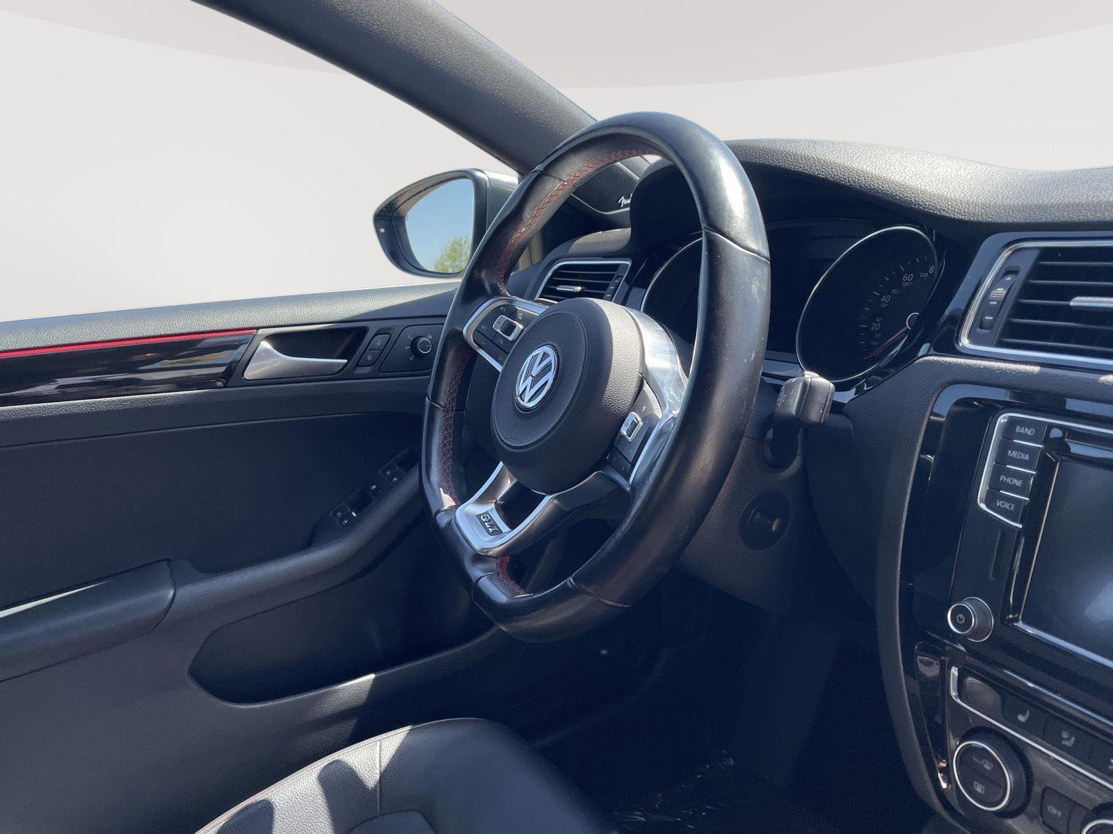 Used 2017 Volkswagen Jetta GLI FWD image 5