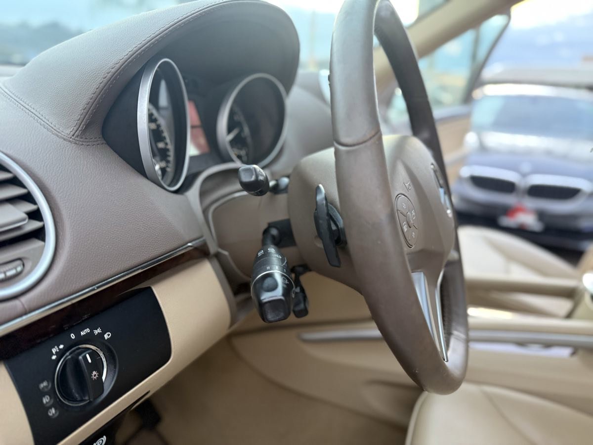 Used 2010 Mercedes-Benz GL 450 4MATIC image 26