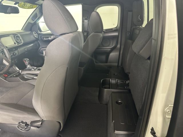 Used 2016 Toyota Tacoma TRD Sport image 12