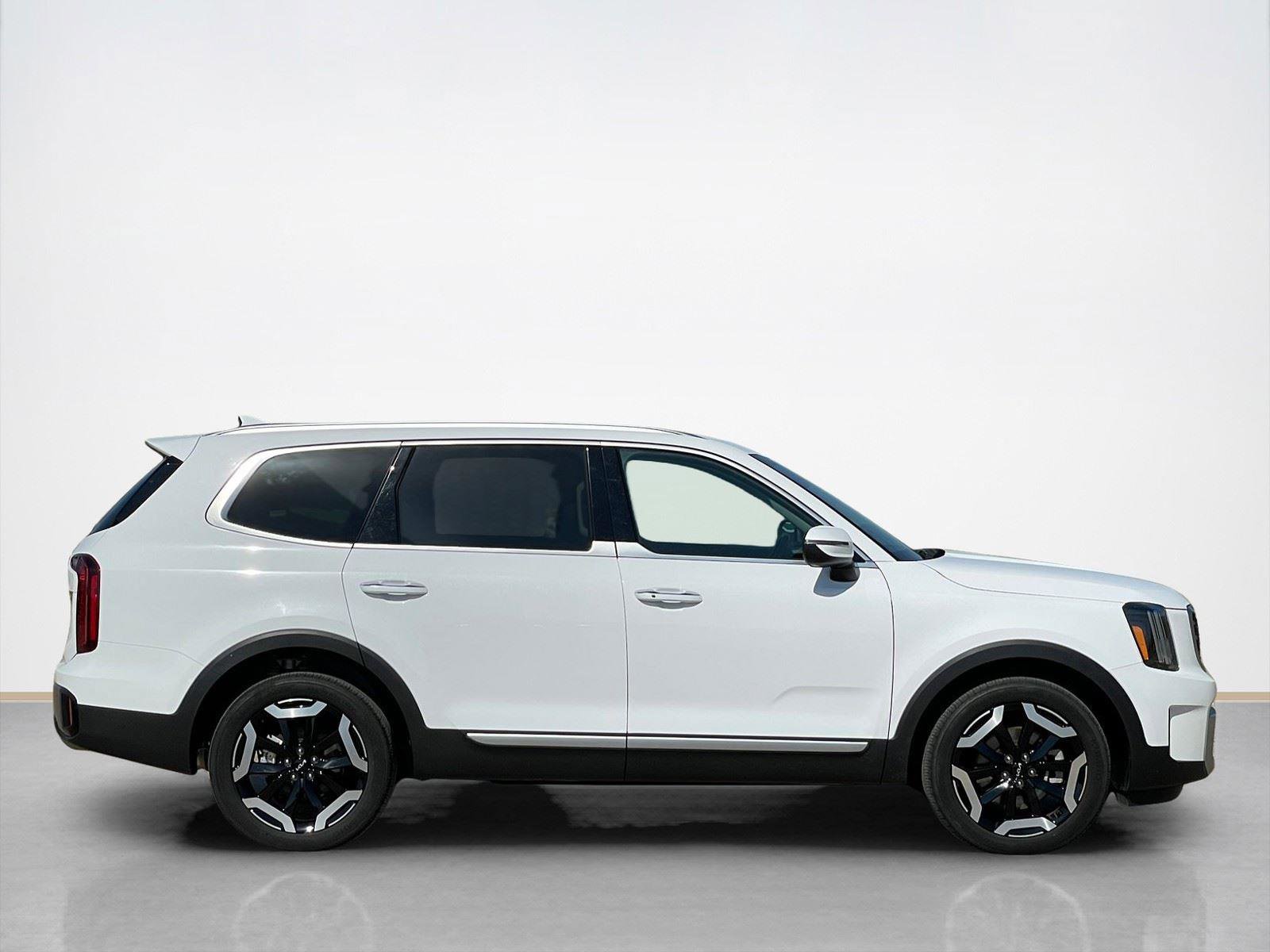 Used 2025 Kia Telluride S FWD image 9