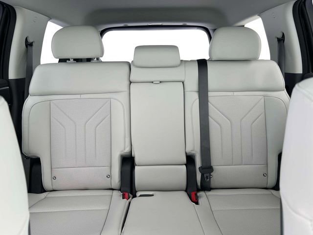 Used 2026 Hyundai Santa Fe SEL AWD/4WD image 16